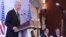 El vicepresidente de EE.UU., Joseph Biden (i), hablando hoy, viernes 20 de septiembre de 2013, durante su visita a México