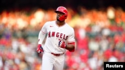 Jorge Soler recorre las bases, tras disparar jonrón ante los Mets de Nueva York.