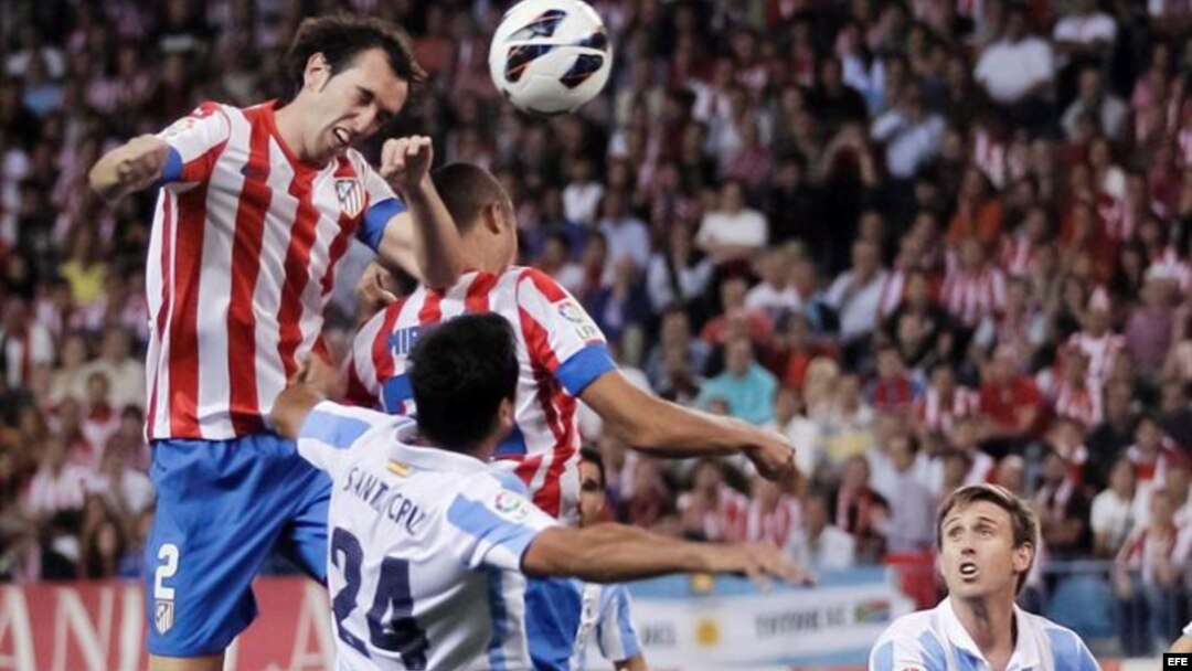 Un partido correspondiente a la séptima jornada de la Liga de Primera División en el estadio Vicente Calderón de Madrid