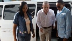 Carromero entrando al tribunal en Bayamo