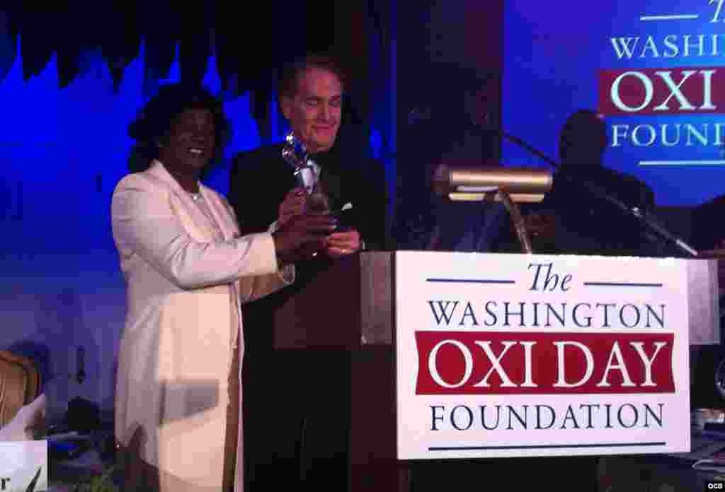 Berta Soler recibe premio Batalla de Creta