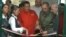 Fidel Castro y Hugo Chávez en la apertura de la oficina de Petróleos de Venezuela (PDVSA) en La Lonja del Comercio, en La Habana. 