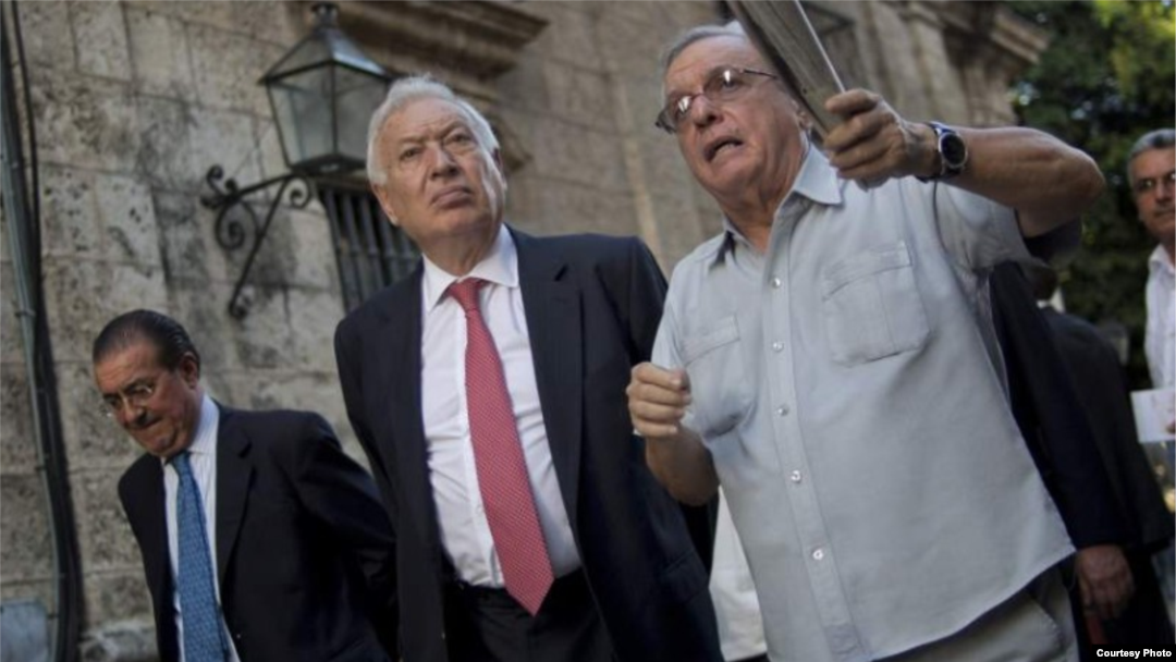 Margallo anda La Habana en compañía de Eusebio Leal mientras espera en vano una entrevista con Raúl Castro.