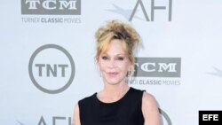La actriz estadounidense Melanie Griffith posa en la alfombra roja de los premios del Instituto Americano de Cine, en el Teatro Dolby de Los Ángeles (EEUU), el 5 de junio de 2014.