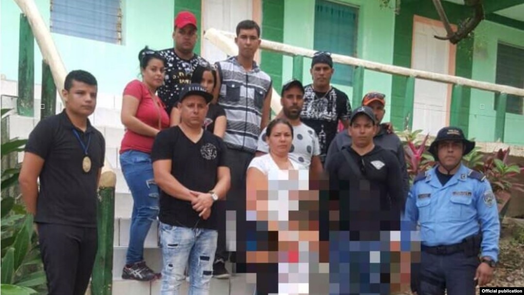 Once cubanos detenidos por transitar ilegalmente por el territorio hondureño. Foto Policía Nacional de Honduras.