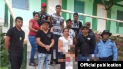 Once cubanos detenidos por transitar ilegalmente por el territorio hondureño. Foto Policía Nacional de Honduras.