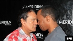 Los ex boxeadores, Roberto "Mano de Piedra" Durán (i), y "Sugar" Ray Leonard (d).