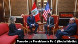 El presidente de Perú, José Jerí, reunido con el embajador de los Estados Unidos de América, Bernie Navarro.