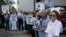 Cubanos exiliados protestan frente al Consulado español en el sur de la Florida por la visita a Cuba de los Reyes Felipe VI y Letizia (Foto: Roberto Koltún).