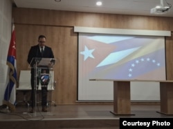 Miguel Alvin Vélez Mederos, un diplomático cubano que ha trabajado en EEUU, Venezuela y España y es señalado por sus vínculos con el aparato de inteligencia. 