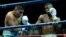 Leinier Peró, boxeador de los Domadores de Cuba (d).