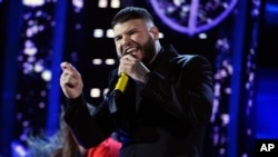 FOTO ARCHIVO. Farruko en los Latin American Music Awards celebrados en 2019, en Los Angeles. El famoso reguetonero apoyó al pueblo venezolano con el mensaje: "Dios los bendiga, fuerza Venezuela”.