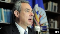 Rodrigo Gil durante una conferencia de prensa en Tegucigalpa