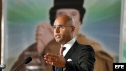 Seif El Islam, hijo del líder libio Moamar Gadafi, hablando en un evento en Trípoli (Libia).