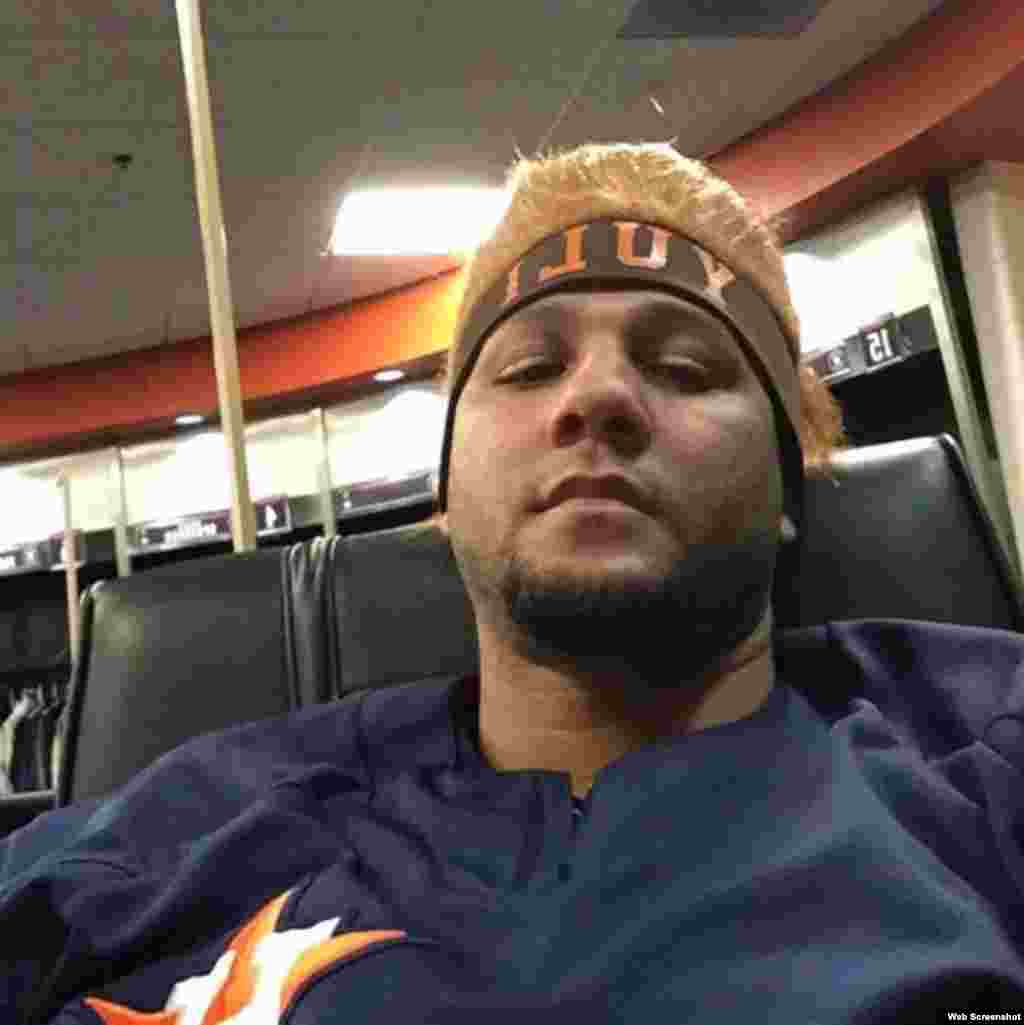 El espirituano Yulieski Gurriel batea para .333 en la postemporada 2017, mientras en la regular lo hizo para .299. 
