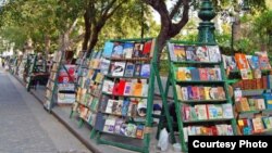 Los libros "revolucionarios" se venden en La Habana a los turistas como souvenirs del comunismo.