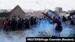 Manifestantes exigieron la liberación de Pedro Castillo en una protesta en Juliaca, Perú el 9 de enero de 2023.