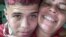 Jonathan Torres Farrat junto a su madre, Bárbara Farrat. (Foto: Facebook)