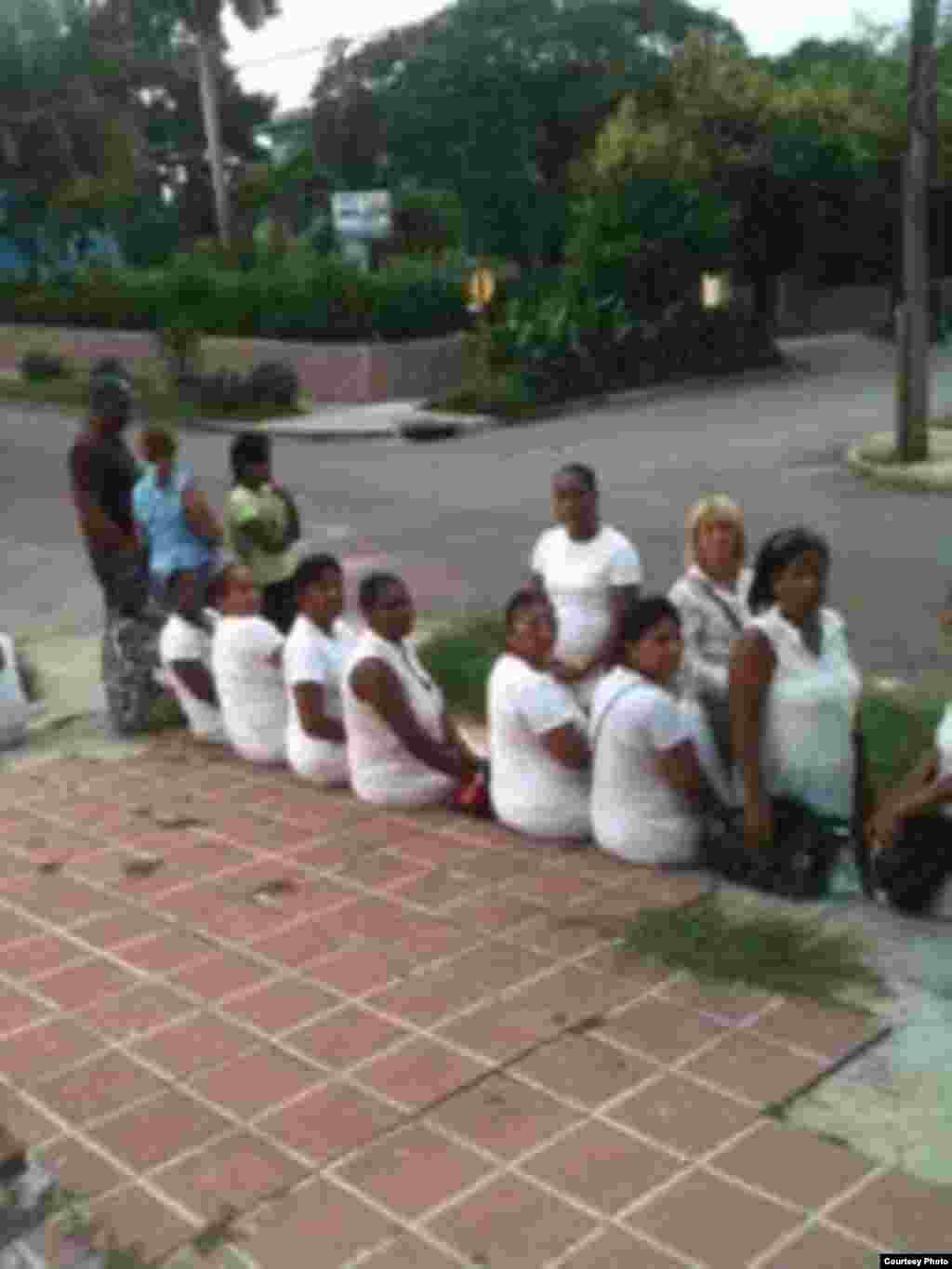 Damas de blanco se solidarizan con Sonia Garro. 21 de octubre, 2014.