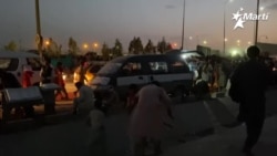 Info Martí | El ejército de EE.UU. continúa evacuando a miles de personas del aeropuerto de Kabul
