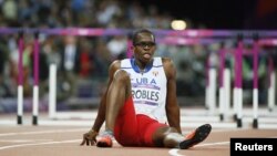 Dayron Robles tras fracasar en una de las carreras en los Juegos Olímpicos de Londres 2012. 