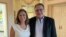 La subsecretaria de Estado adjunta para Asuntos del Hemisferio Occidental, Emily Mendrala, y el Encargado de Negocios de la Embajada de Estados Unidos en La Habana, Benjamin G. Ziff.