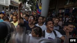 Manifestaciones en Venezuela contra decisión del Tribunal Supremo de Venezuela.