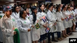 Médicos cubanos trabajando en el programa Mais Médicos de Brasil.