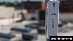 El enrutador (router) "nano" ayuda a llevar conexión del software Commotion