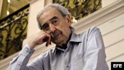 Fotografía de archivo (18/05/2011) del poeta argentino residente en México Juan Gelman, que falleció ayer, a los 83 años, en la capital mexicana donde residía desde hace veinte años