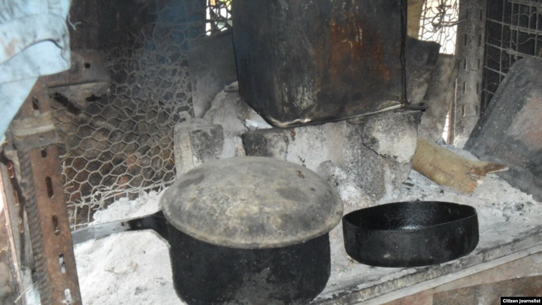 Cocina de leña, una opción para cocinar en Cuba.