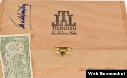 Caja de tabaco, firmada por el fallecido dictador cubano Fidel Castro.