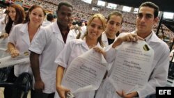 Graduación de médicos cubanos