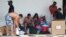 Cubanos varados en la frontera de Panamá con Costa Rica