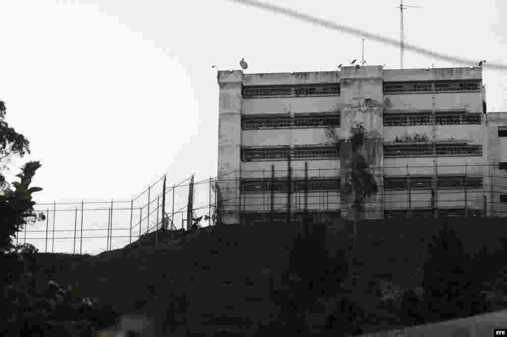 Vista de la cárcel militar de Ramo Verde, ubicada en las afueras de Caracas (Venezuela) donde fue trasladado el opositor venezolano Leopoldo López, este miércoles 19 de febrero de 2014.