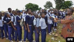 INSPECCIÓN PARA DETECTAR POSIBLES ESTUDIANTES CON VIRUS DEL ÉBOLA