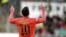 El delantero argentino del FC Barcelona Lionel Messi (i) celebra uno de sus goles ante el Eibar durante el partido de la vigésima séptima jornada de liga de Primera División, disputado el sábado en el estadio de Ipurua.