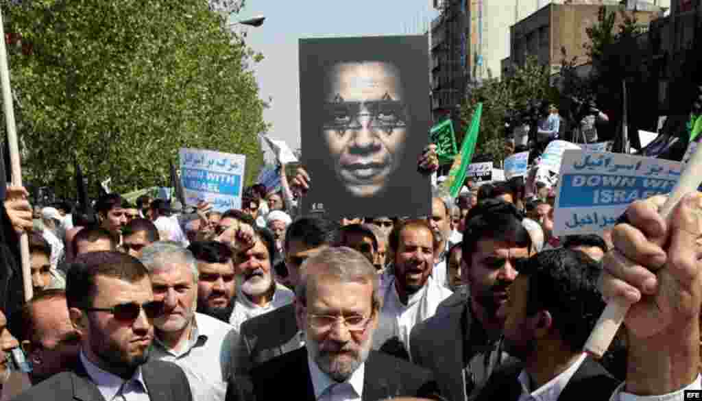 Miles de manifestantes iraníes participan en una protesta en contra de Estados Unidos e Israel hoy, viernes 14 de septiembre de 2012. Varias multitudinarias manifestaciones hoy en diversas ciudades de Irán a la salida de la oración musulmana del viernes m