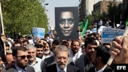 Miles de manifestantes iraníes participan en una protesta en contra de Estados Unidos e Israel hoy, viernes 14 de septiembre de 2012. Varias multitudinarias manifestaciones hoy en diversas ciudades de Irán a la salida de la oración musulmana del viernes m