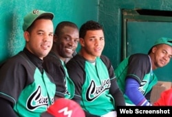 José Abreu, Noelvis Entenza, Yoan Moncada y Erisbel Arruebarrena. Foto tomada de Baseballdecuba.com