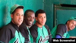 (i-e) José Abreu, Noelvis Entenza, Yoan Moncada y Erisbel Arruebarrena. Foto tomada de Baseballdecuba.com