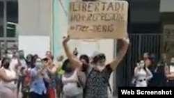 Luis Robles Elizástegui, el joven que protestó el 5 de diciembre con un cartel en La Habana en apoyo al Movimiento San Isidro.