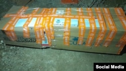 Imagen del ataúd improvisado por vecinos de Velazco, Holguín, para enterrar a un anciano ante la falta de ataúdes.