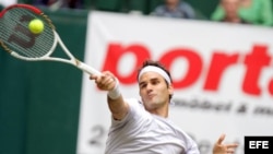 El tenista suizo Roger Federer derrotó al ruso Mikhail Youzhny en Halle, Alemania. 