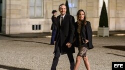 El dj francés David Guetta y su novia, la modelo cubana Jessica Ledon, llegan a la cena con Raúl Castro.