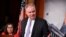 Tim Kaine, senador demócrata de Virginia, habla tras la votación en el Senado, el 13 de febrero del 2020.