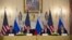 (i-d) El ministro de Defensa ruso, Sergey Shoygu; el ministro de Exteriores ruso, Serguei Lavrov; el secretario de Estado de EE.UU., John Kerry; y el secretario de Defensa de EE.UU., Chuck Hagel, durante una reunión en Washington.
