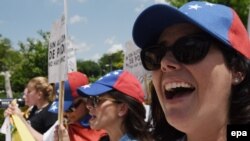 Venezolanos protestan frente a la OEA previo a reunión de cancilleres