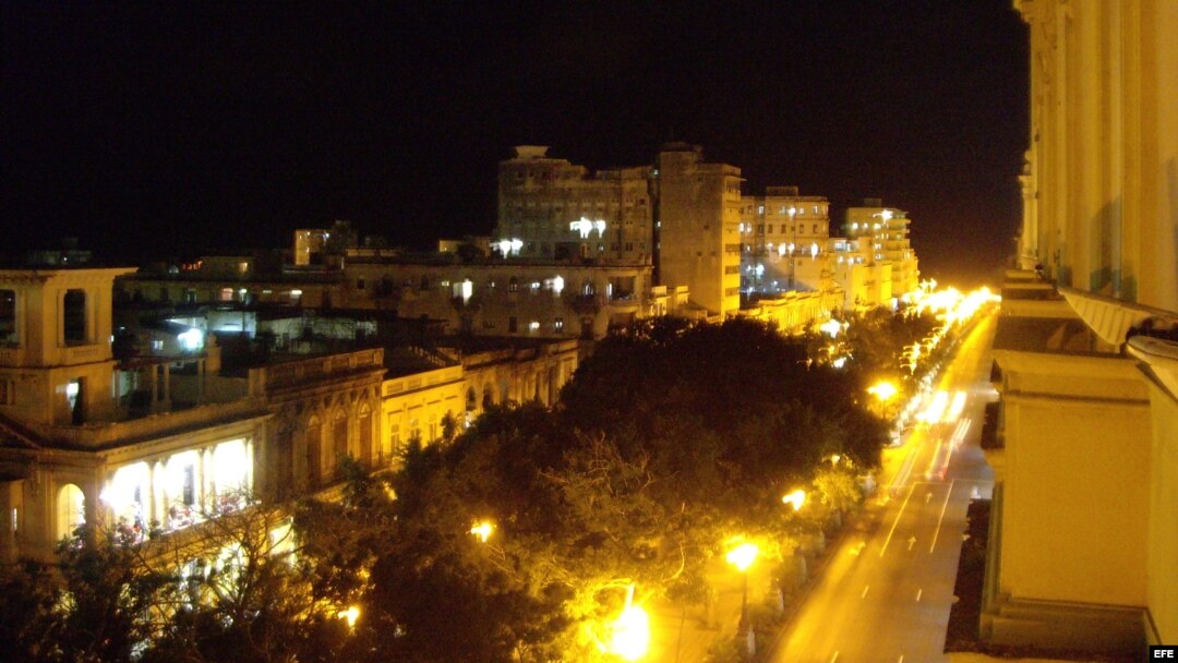 La Habana nocturna vista desde el Hotel Sevilla