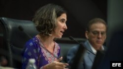 La periodista cubana independiente Yoani Sánchez habla durante su participación en el foro "Libertad de prensa en las Américas" (Miami, 2018).